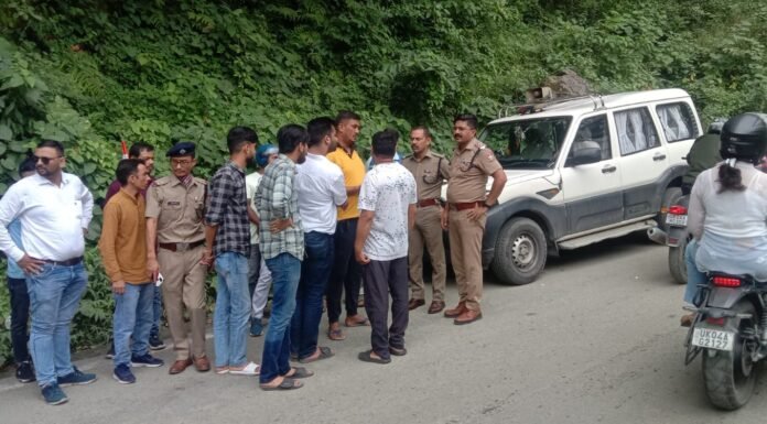 नैनीताल-हल्द्वानी रोड में पिकअप और स्कूटी की टक्कर में 2 युवकों की मौत