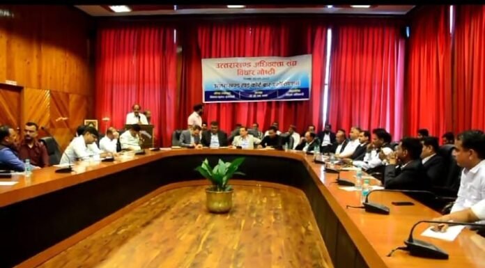 नैनीताल -अधिवक्ता विचार गोष्ठी में पूरे प्रदेश पूरे से बार एसोसिएशन के पदाधिकारी जुटे