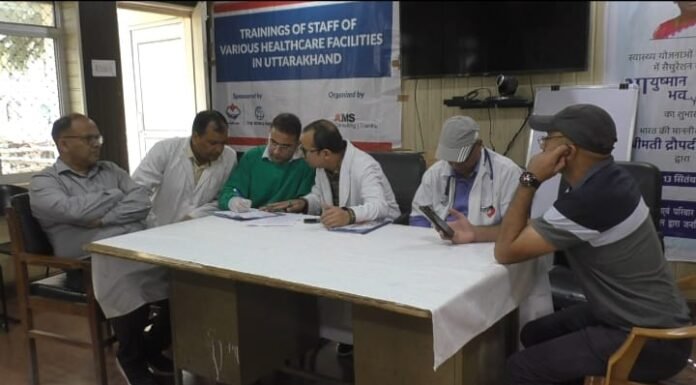 नैनीताल -हड़ताल कर रहे डॉक्टरों ने अराजक तत्वों के खिलाफ कड़ी कार्यवाही की मांग की