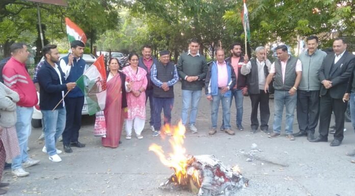 नैनीताल-कांग्रेसियों ने फूंका भाजपा सरकार का पुतला