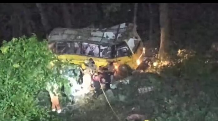 नैनीताल – नैनीताल में हिसार की स्कूल बस खाई में गिरी, 7 लोगों की मौत
