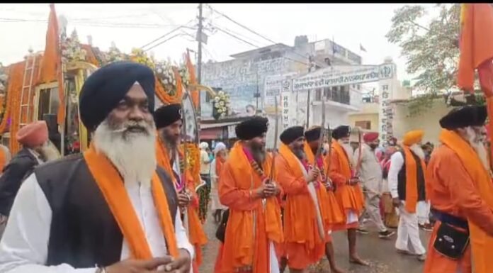 नैनीताल-गुरु नानक जयंती पर धूमधाम से निकाला गया नगर कीर्तन
