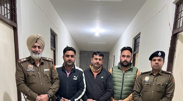 करनाल -पुलिस ने घर से करोड़ रुपए के आभूषण चोरी मामले में तीन आरोपियों को किया गिरफ्तार
