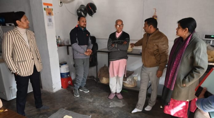 नैनीताल – मिलावटखोरों के खिलाफ कठोर कार्यवाही होगी :आयुक्त