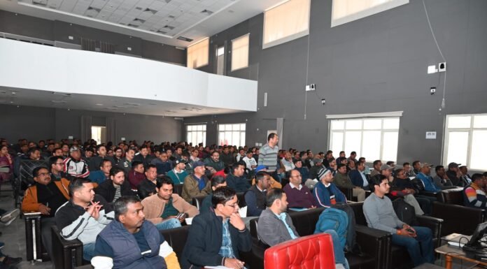 नैनीताल -आगामी निर्वाचन को लेकर निर्वाचन में कार्यरत कर्मचारियों को दिया गया प्रशिक्षण