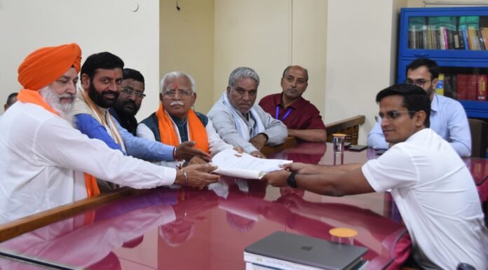 Karnal -मुख्यमंत्री ने विधानसभा और पूर्व मुख्यमंत्री ने लोकसभा के लिए नामांकन किया