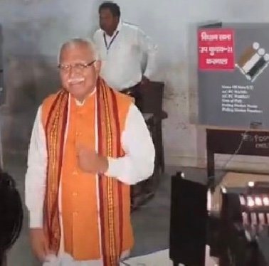 करनाल – मनोहर लाल ने डाला अपना वोट