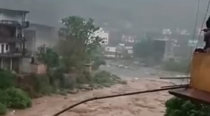 अल्मोड़ा -अल्मोड़ा जिले के सोमेश्वर में बादल फटने से मची तबाही