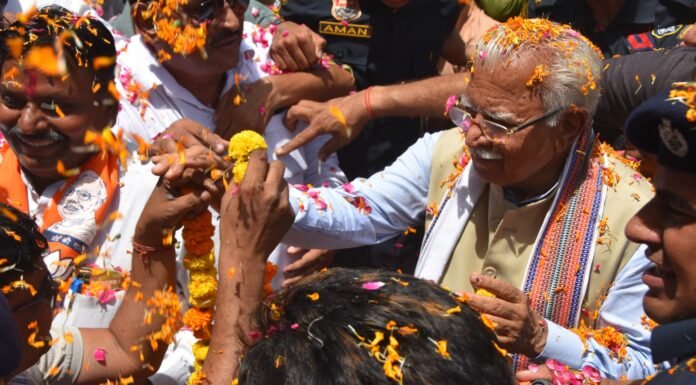 करनाल- केन्द्रीय ऊर्जा, आवास और शहरी विकास मंत्री मनोहर लाल का करनाल पहुंचने पर जगह-जगह हुआ भव्य स्वागत
