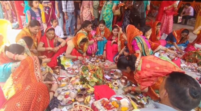 नैनीताल -नैनीताल में बड़े ही हर्षोल्लास से मनाया जा रहा है वट सावित्री का व्रत