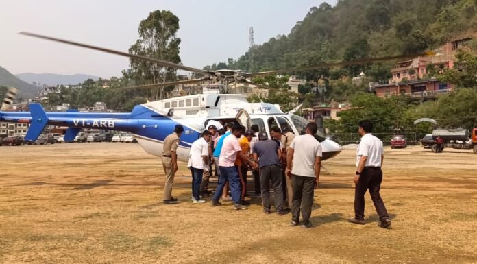 उत्तराखंड -ऋषिकेश-बद्रीनाथ राष्ट्रीय राजमार्ग पर अलकनंदा नदी में ट्रैवलर गिरने से 12 की मौत