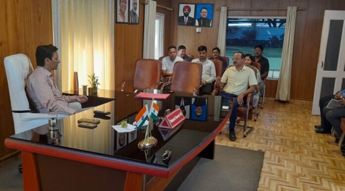 नैनीताल -वर्षाकाल में सर्पदंश की पांच लोगों की मौतों का आयुक्त ने लिया संज्ञान