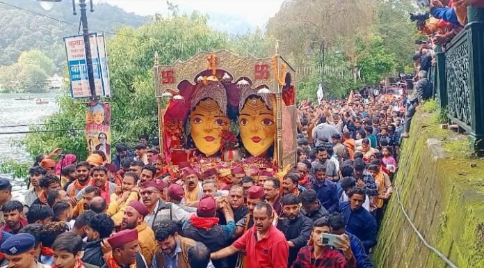 नैनीताल -सरोवर नगरी में माँ नंदा-सुनंदा की शोभायात्रा में उमड़ी श्रद्धालुओं की भीड़