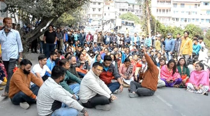 नैनीताल- सोशल मीडिया पर मां नैना देवी पर अभद्र टिप्पणी के बाद हिंदू संगठनों का प्रदर्शन