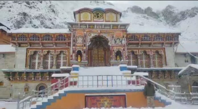 नैनीताल- उत्तराखंड के जोशीमठ ,बद्रीनाथ में बर्फबारी से यातायात बंद