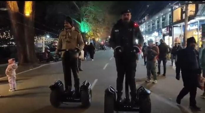 नैनीताल- पर्यटकों को खूब लुभा रहा है अमेरिकन शिगवे सेल्फ बैलेंसिंग स्कूटर