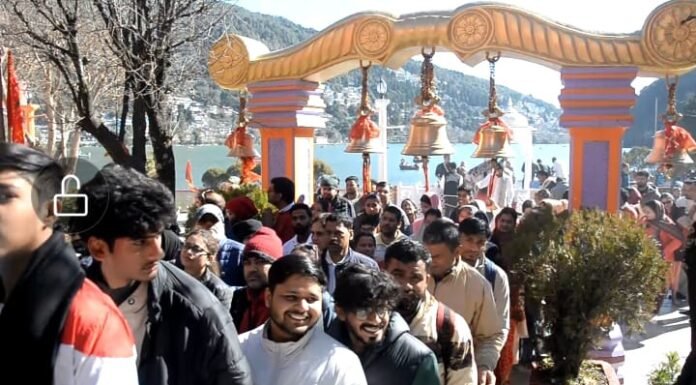 नैनीताल-नए साल के पहले दिन मां नयना देवी मंदिर में लगा श्रद्धालुओं का तांता