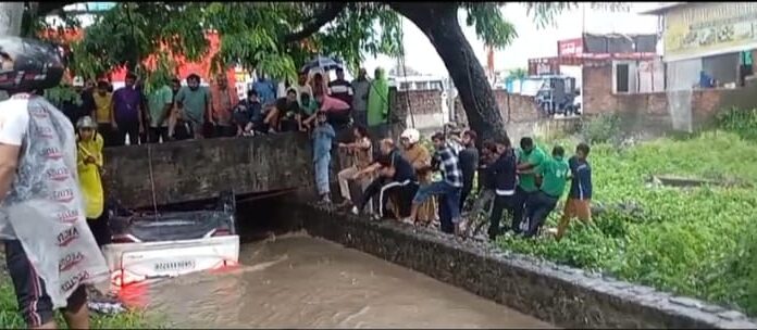 नैनीताल- हल्द्वानी में तेज बारिश के चलते नहर में बही कार, चार की मौत
