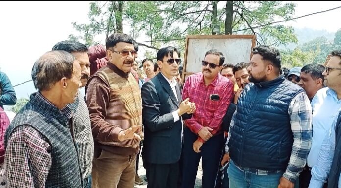 नैनीताल- कुमाऊँ कमिश्नर ने किया आपदा प्रभावित क्षेत्र का दौरा