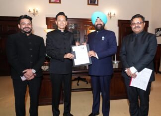 नैनीताल- एसआईआर की शुरुआत हुई , राज्यपाल को गणना फॉर्म उपलब्ध कराया गया