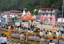 नैनीताल- कैंची धाम के स्थापना दिवस पर उमड़ा भक्तों का जनसैलाब