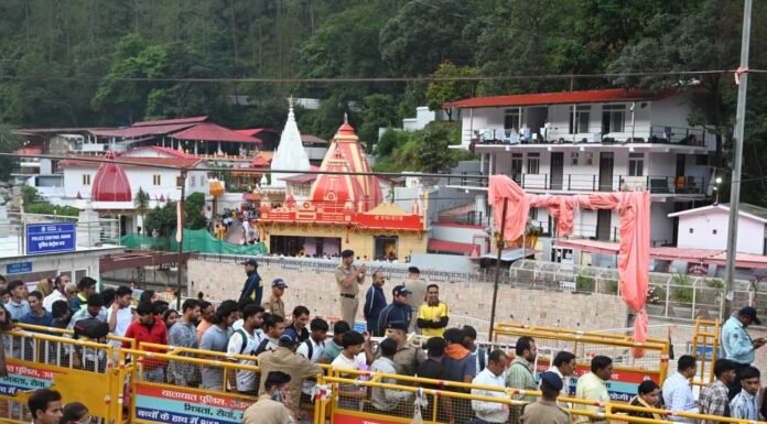 नैनीताल- कैंची धाम के स्थापना दिवस पर उमड़ा भक्तों का जनसैलाब
