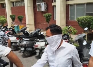 करनाल- एसीबी ने डीसी ऑफिस से रिश्वत मांगने वाला क्लर्क रंगे हाथ किया गिरफ्तार