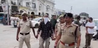 करनाल- हत्या के आरोपी को पुलिस ने गंजा करवाकर बाजार में घुमाया