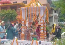 नैनीताल -सावन के पहले सोमवार पर नैना देवी मंदिर में उमड़ा आस्था का सैलाब