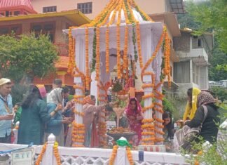 नैनीताल -सावन के पहले सोमवार पर नैना देवी मंदिर में उमड़ा आस्था का सैलाब