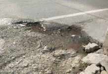 करनाल -नगर निगम की अनदेखी ,सालों से सड़क तोड़कर बह रहा साफ पानी