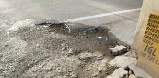 करनाल -नगर निगम की अनदेखी ,सालों से सड़क तोड़कर बह रहा साफ पानी