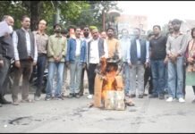 नैनीताल -नैनीताल में भाजपाइयों ने फूंका कांग्रेस का पुतला
